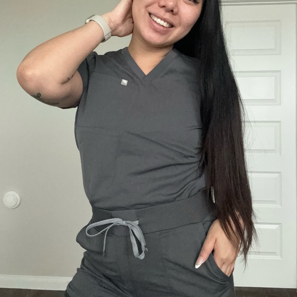 Brand New Fabletics Women's Onyx Scrub Set - Picture 1 of 12